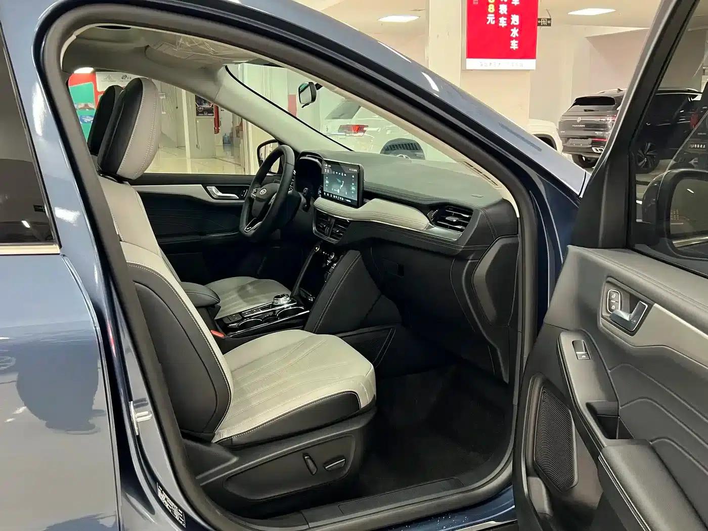 Escape 2024 EcoBoost 245 2WD Premium Edition — миниатюра 10