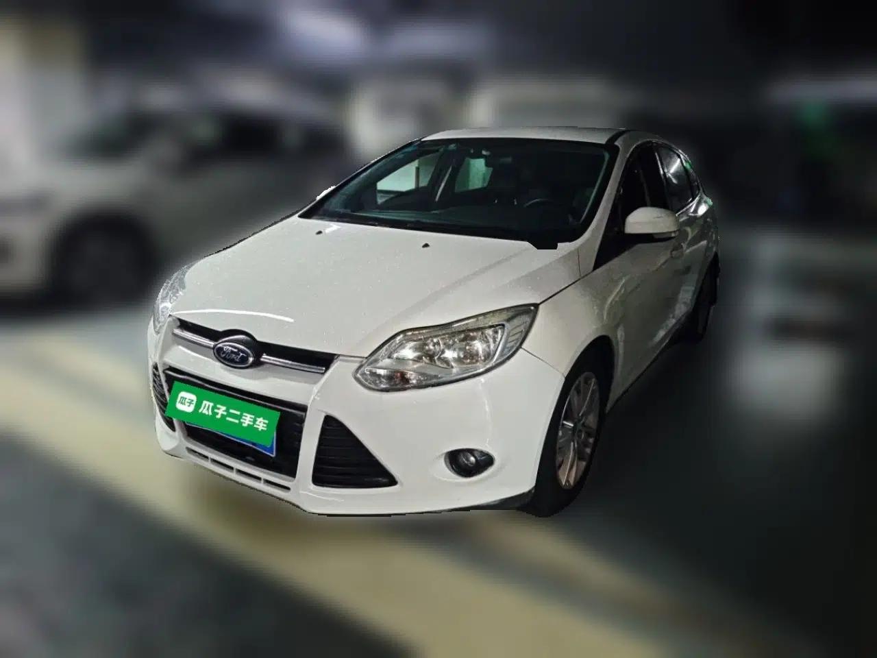 Ford Focus 2012 Hatchback 1.6L Automatic Comfort Model — миниатюра 1