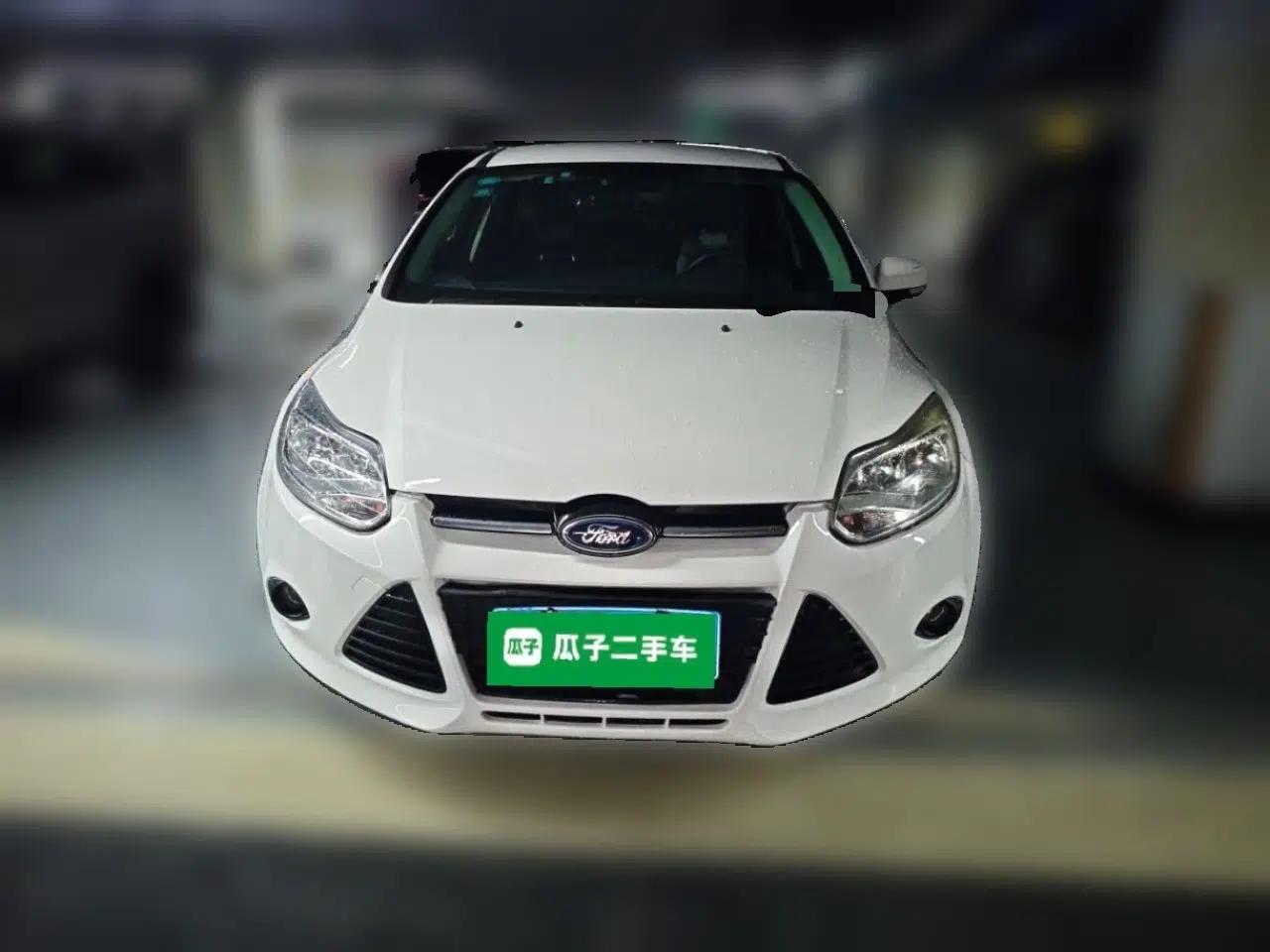 Ford Focus 2012 Hatchback 1.6L Automatic Comfort Model — миниатюра 2