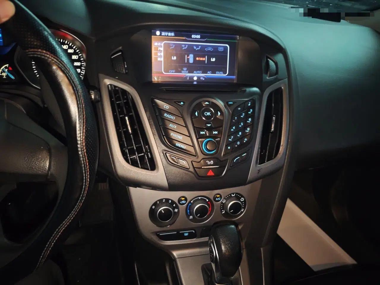 Ford Focus 2012 Hatchback 1.6L Automatic Comfort Model — миниатюра 13