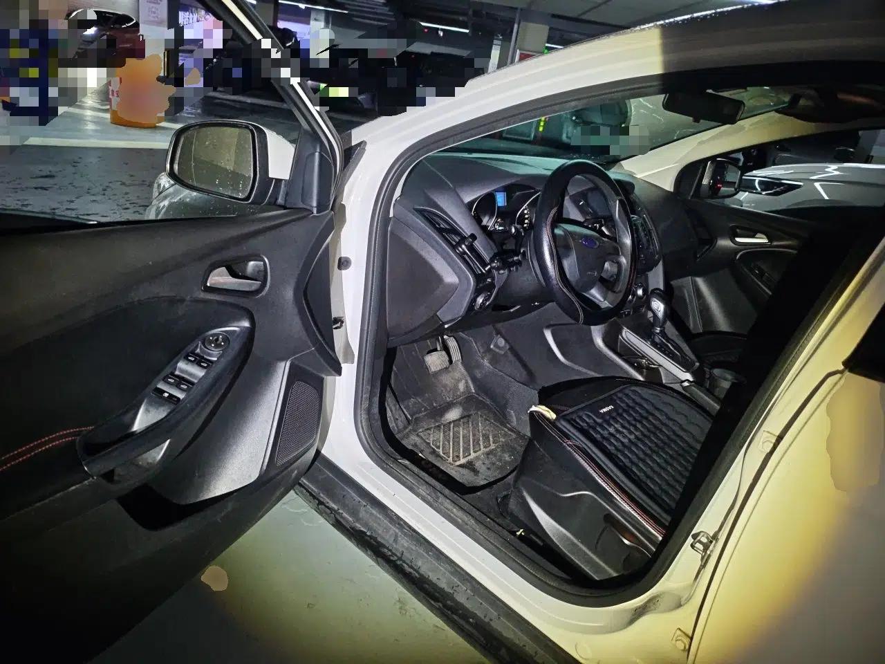 Ford Focus 2012 Hatchback 1.6L Automatic Comfort Model — миниатюра 16
