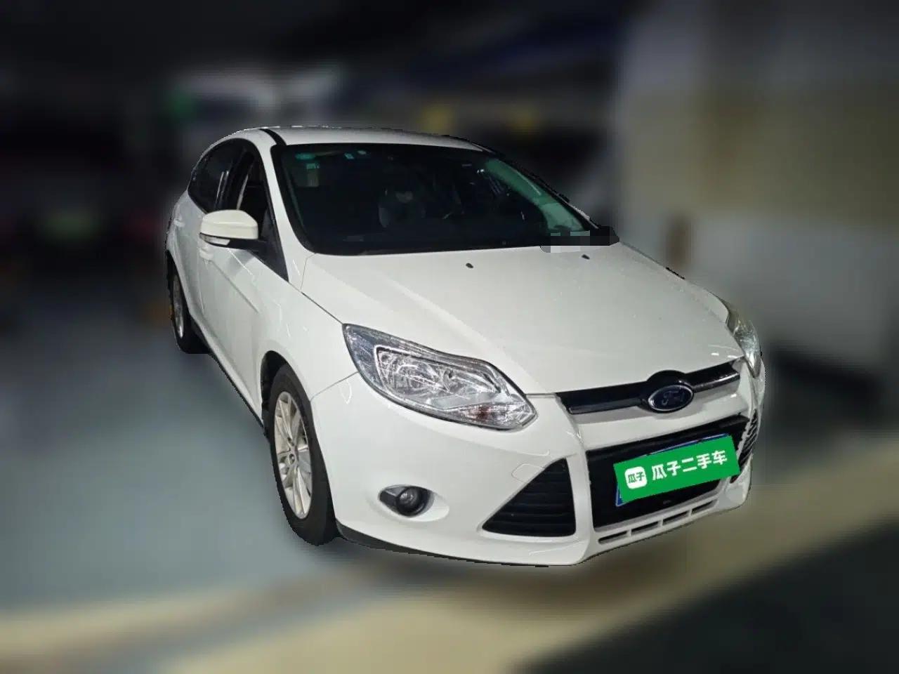 Ford Focus 2012 Hatchback 1.6L Automatic Comfort Model — миниатюра 3