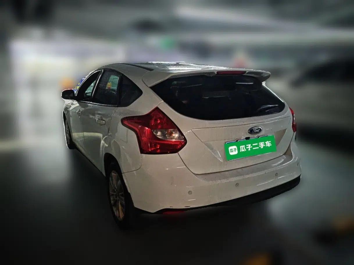 Ford Focus 2012 Hatchback 1.6L Automatic Comfort Model — миниатюра 4