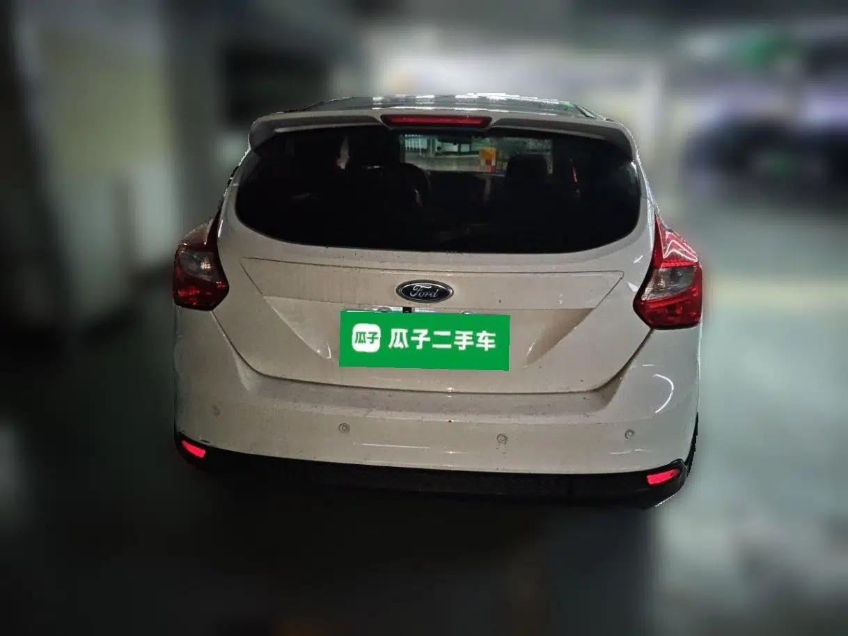 Ford Focus 2012 Hatchback 1.6L Automatic Comfort Model — миниатюра 5
