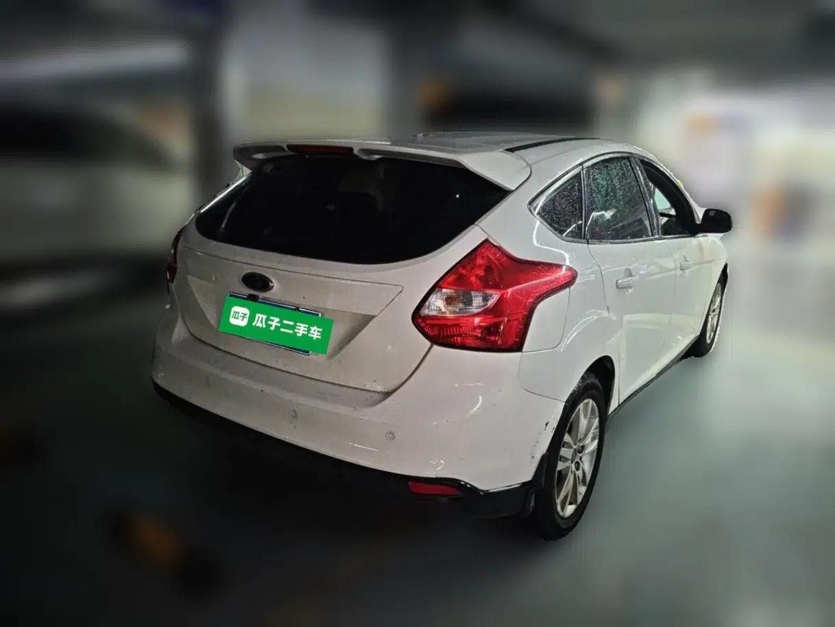 Ford Focus 2012 Hatchback 1.6L Automatic Comfort Model — миниатюра 6