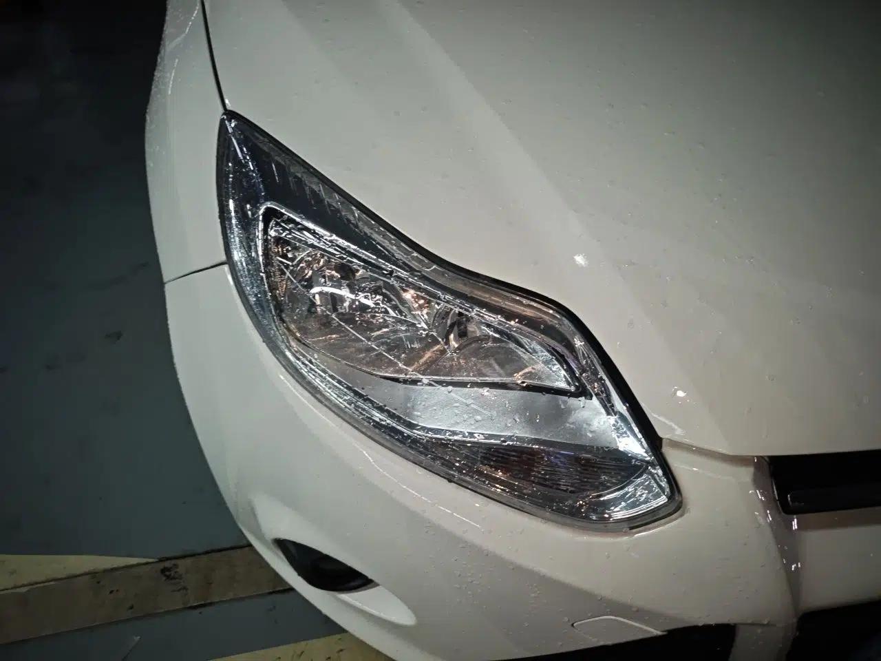 Ford Focus 2012 Hatchback 1.6L Automatic Comfort Model — миниатюра 7