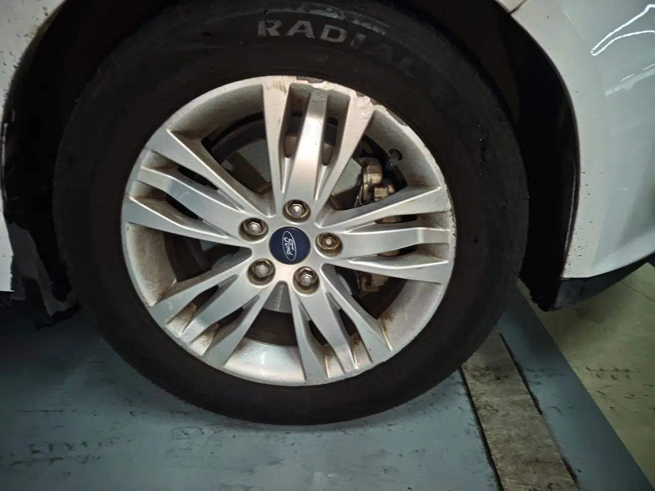 Ford Focus 2012 Hatchback 1.6L Automatic Comfort Model — миниатюра 8