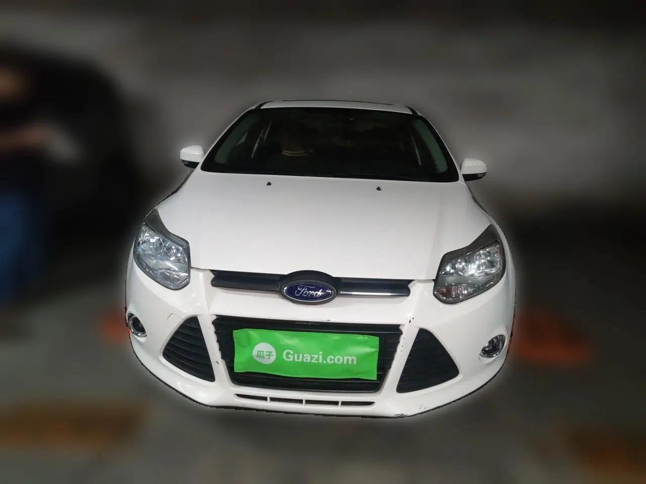 Ford Focus 2012 Sedan 1.6L Automatic Fashion Edition — миниатюра 2