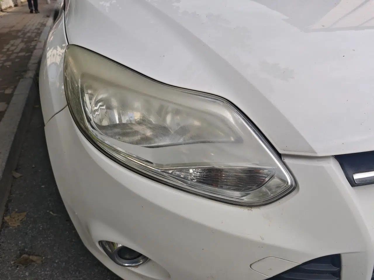 Ford Focus 2012 Hatchback 1.6L Manual Fashion Edition — миниатюра 7