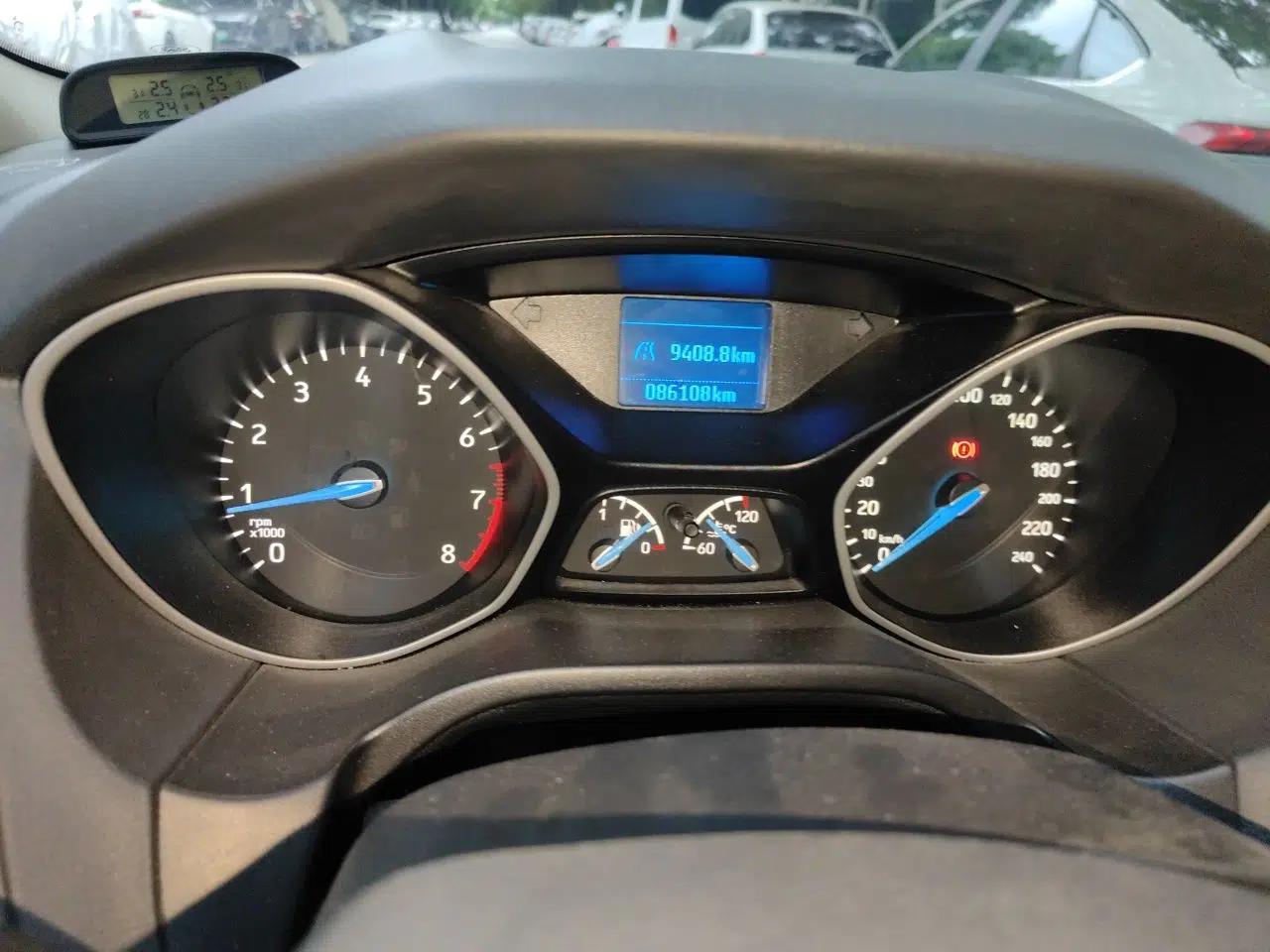 Ford Focus 2017 Sedan 1.6L Manual Comfort Plus SmartDrive Edition — миниатюра 12
