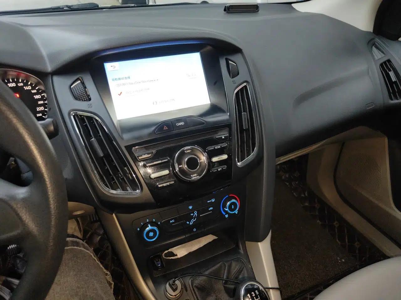 Ford Focus 2017 Sedan 1.6L Manual Comfort Plus SmartDrive Edition — миниатюра 13