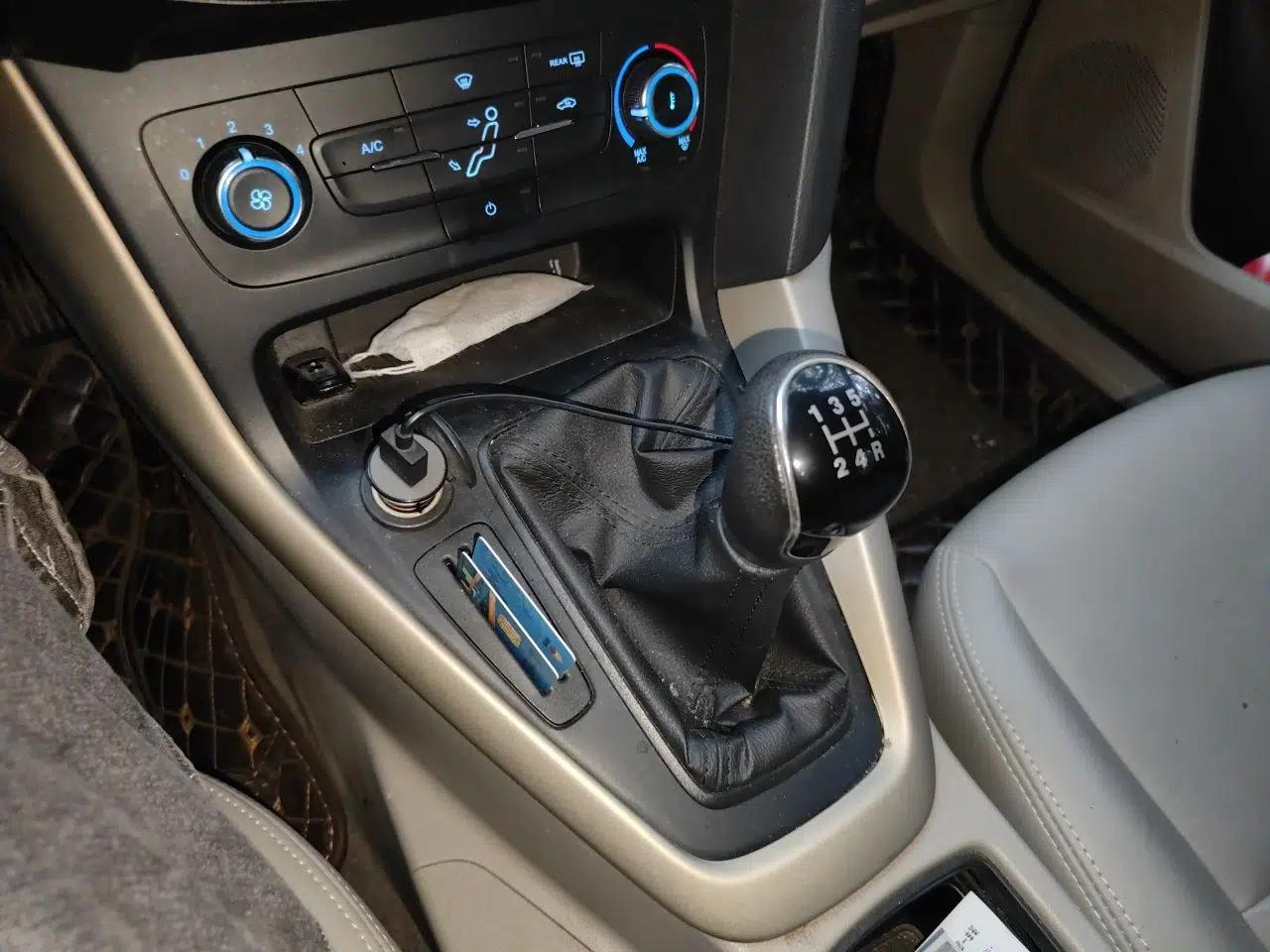 Ford Focus 2017 Sedan 1.6L Manual Comfort Plus SmartDrive Edition — миниатюра 14