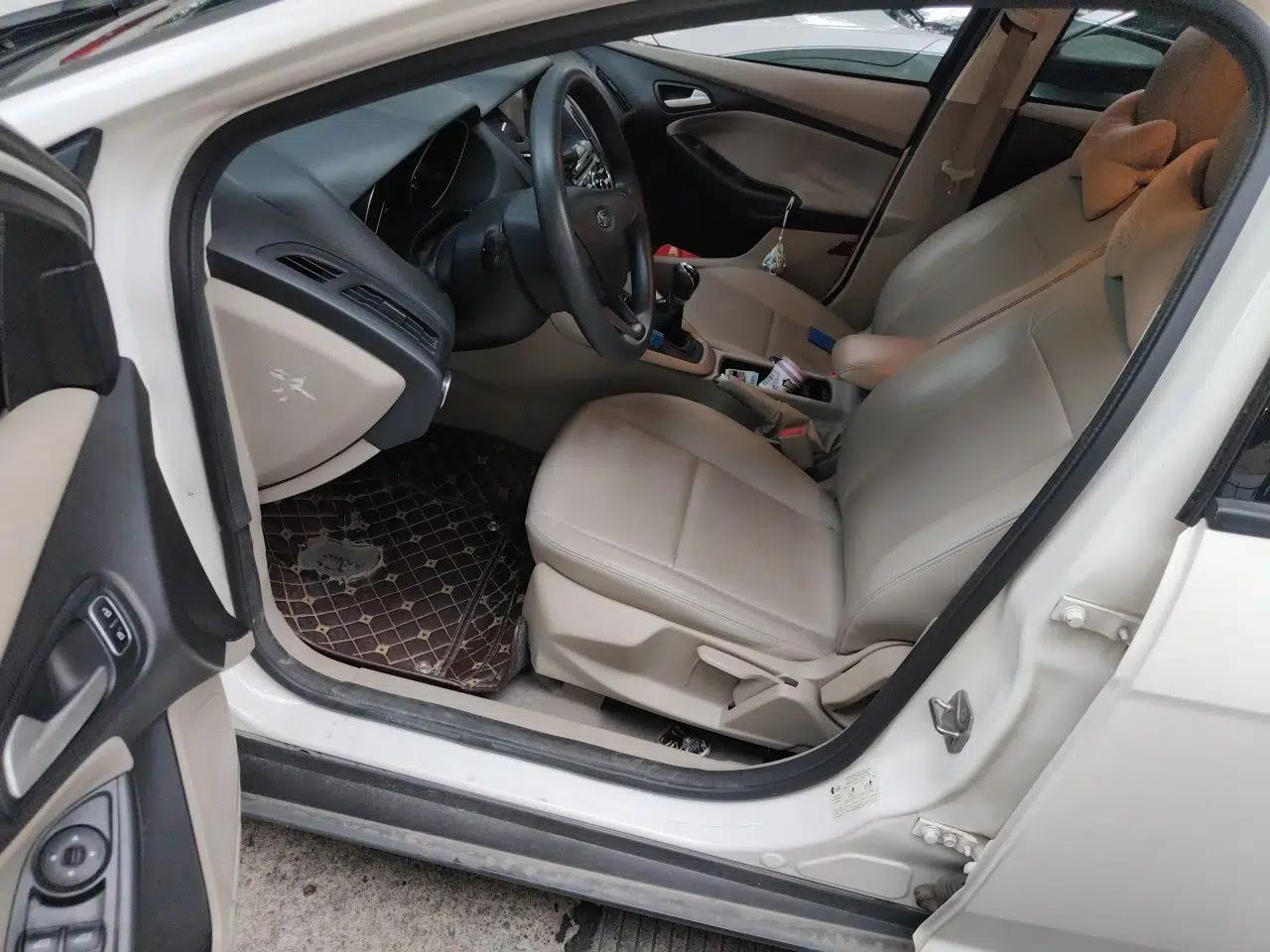 Ford Focus 2017 Sedan 1.6L Manual Comfort Plus SmartDrive Edition — миниатюра 16