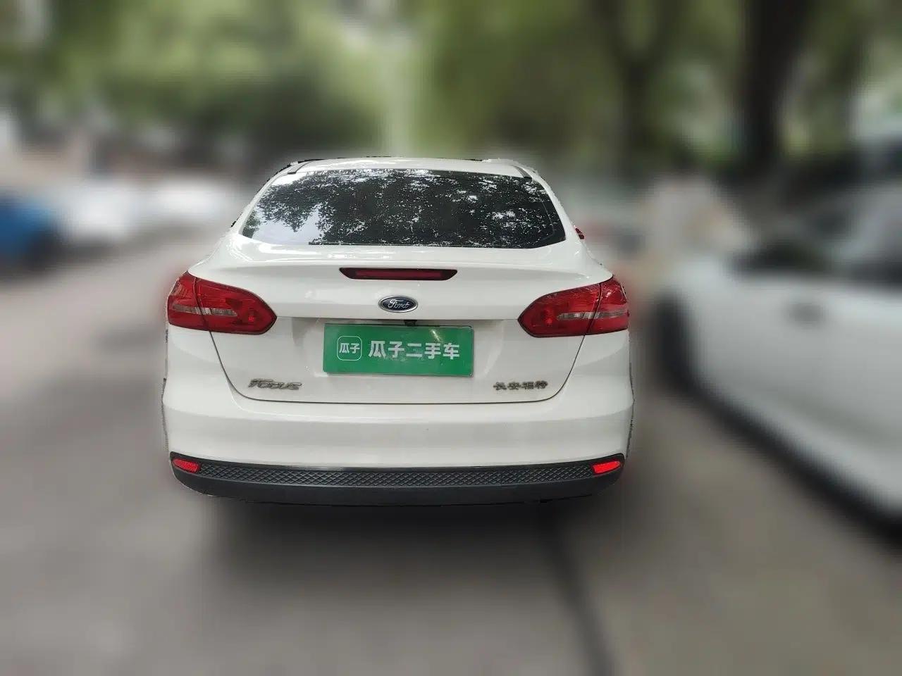 Ford Focus 2017 Sedan 1.6L Manual Comfort Plus SmartDrive Edition — миниатюра 5