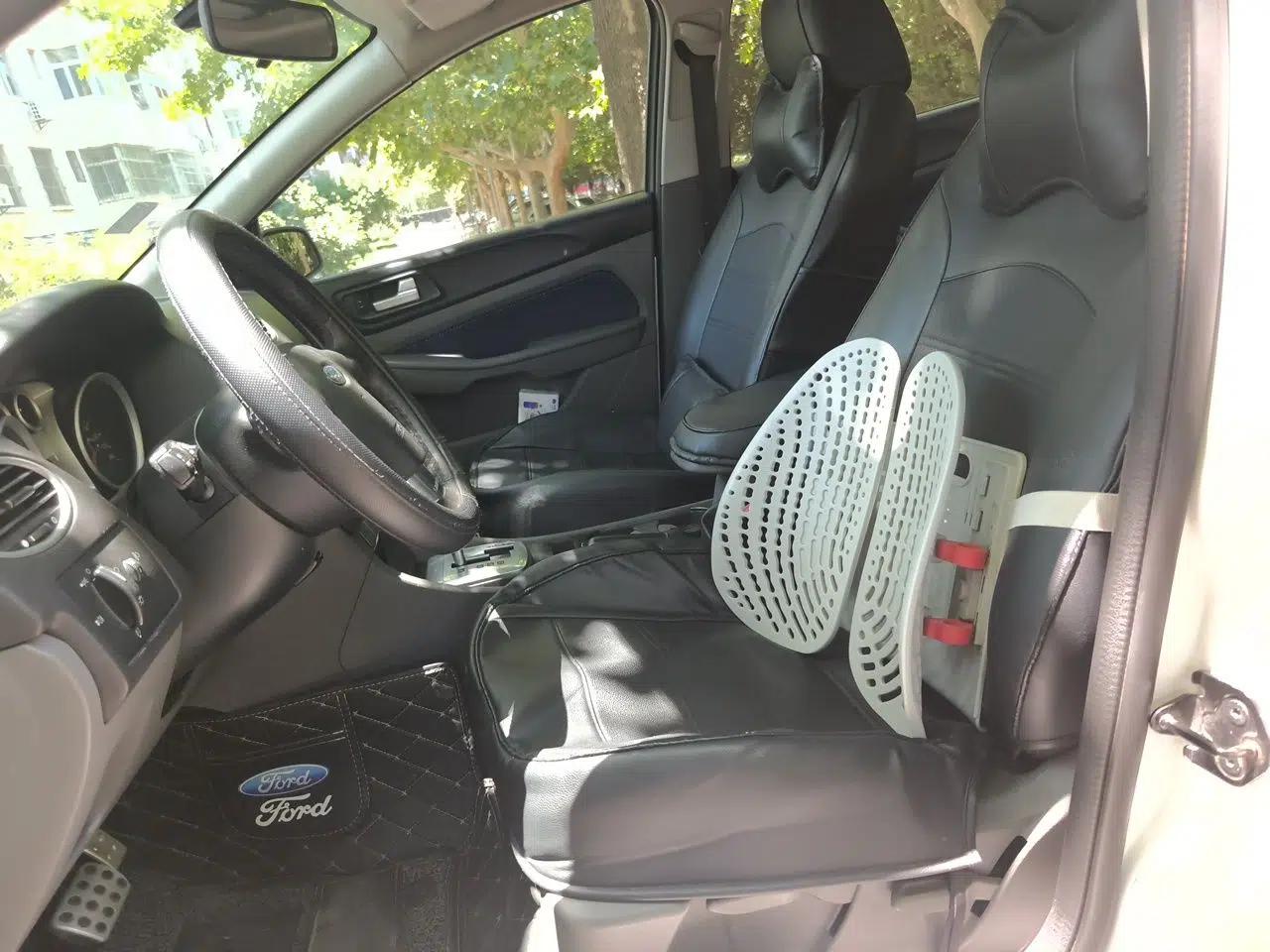Ford Focus 2014 Hatchback Classic 1.8L Automatic Cool White Collector's Edition — миниатюра 15