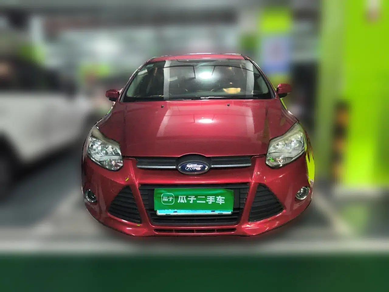 Ford Focus 2012 Hatchback 1.6L Automatic Fashion Edition — миниатюра 2