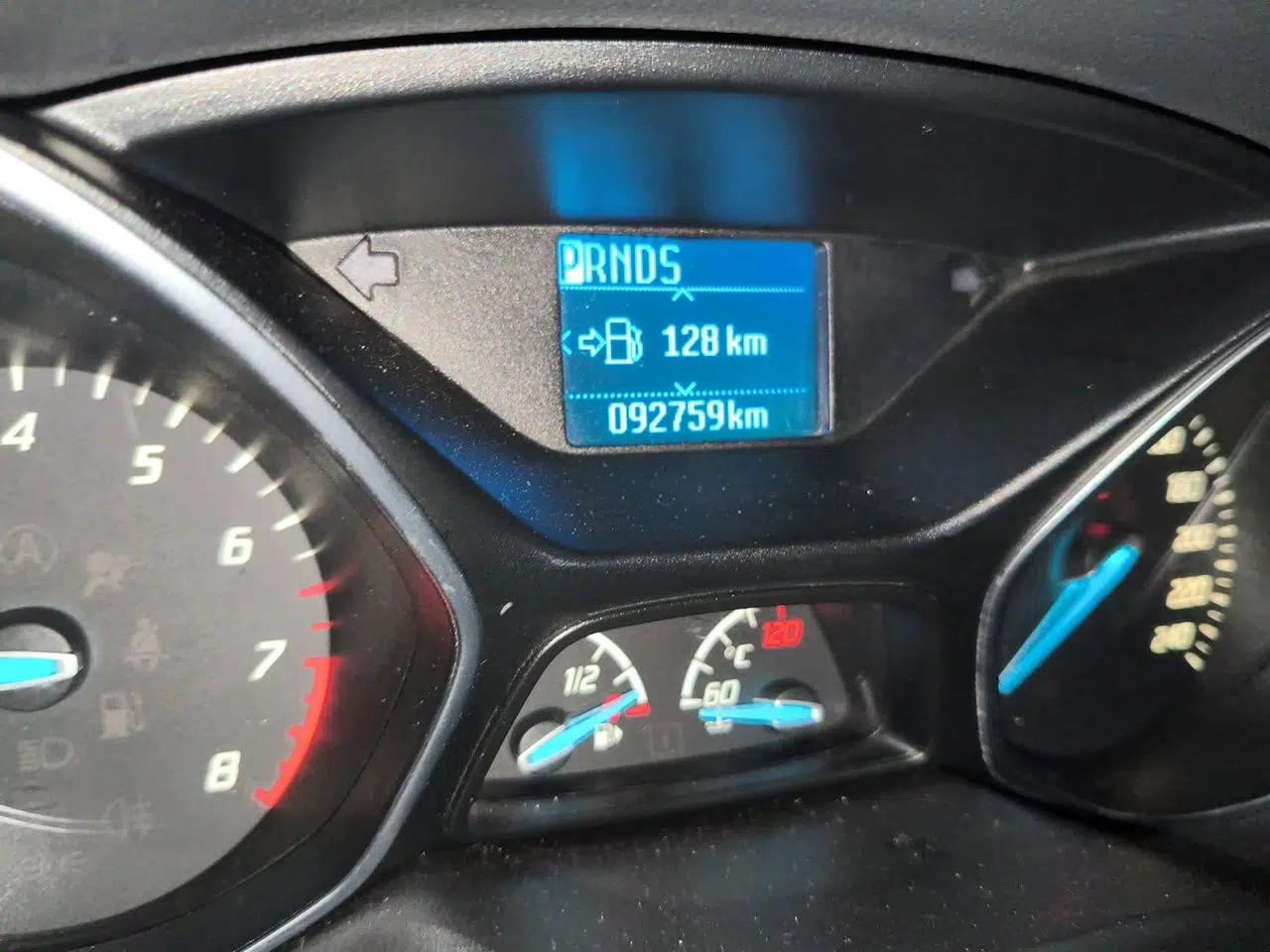 Ford Focus 2012 Hatchback 1.6L Automatic Fashion Edition — миниатюра 12