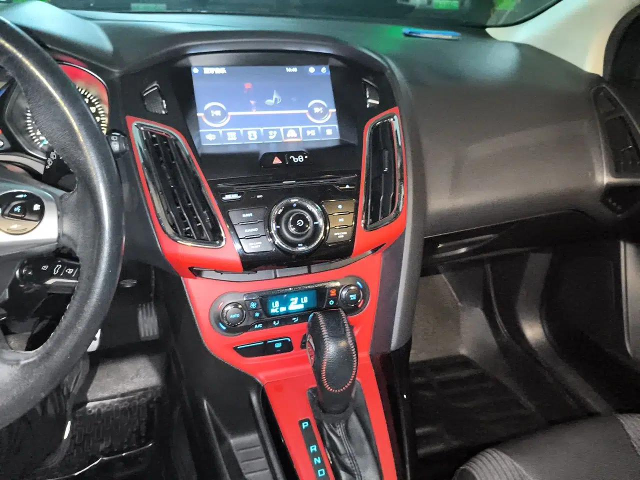 Ford Focus 2012 Hatchback 1.6L Automatic Fashion Edition — миниатюра 13