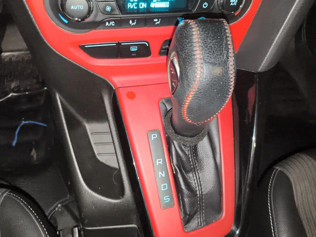 Ford Focus 2012 Hatchback 1.6L Automatic Fashion Edition — миниатюра 14