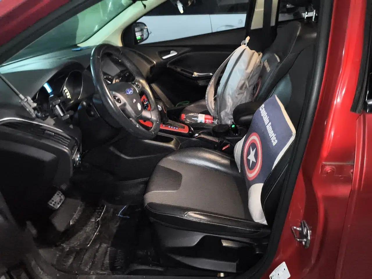 Ford Focus 2012 Hatchback 1.6L Automatic Fashion Edition — миниатюра 15