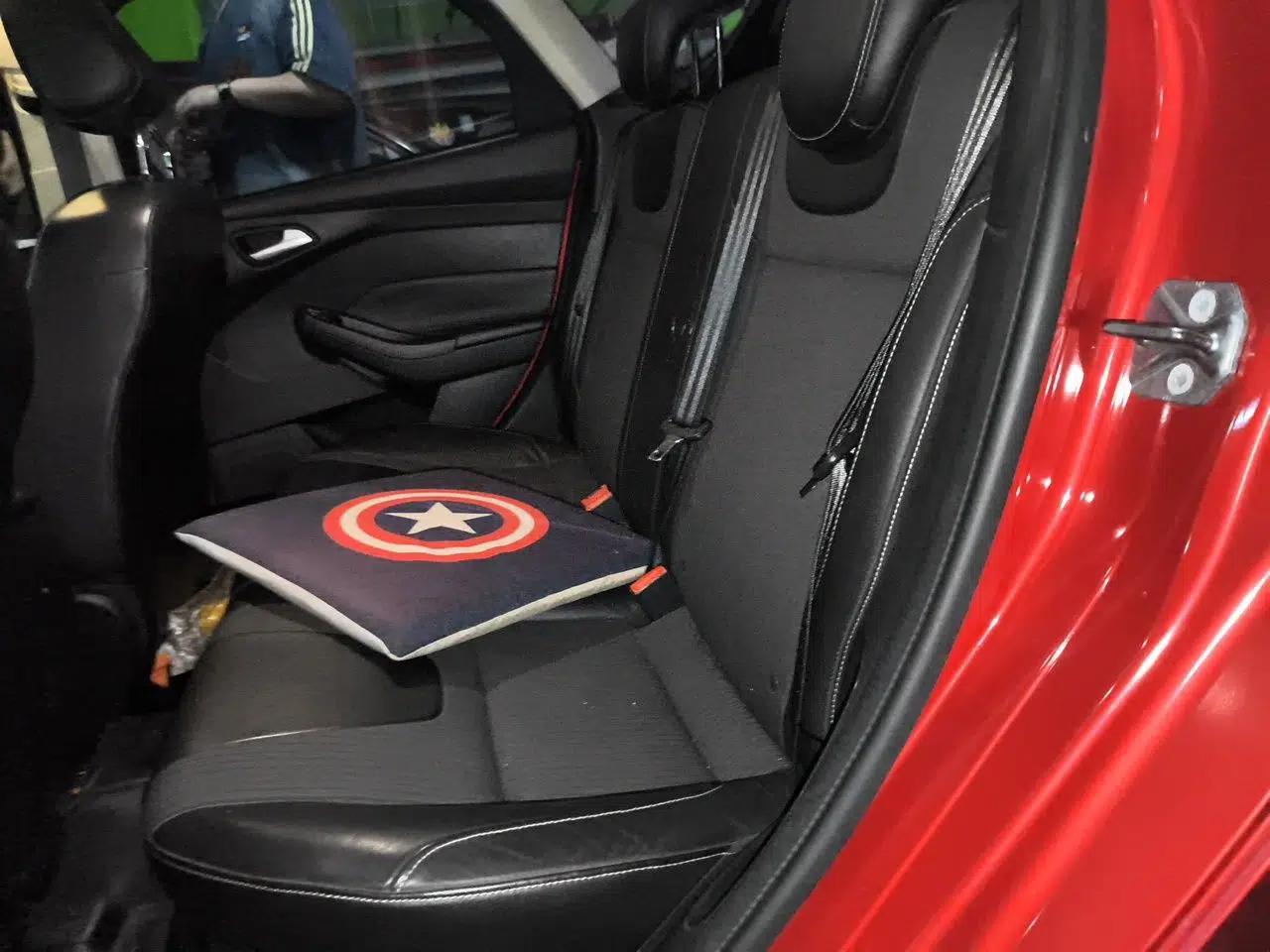 Ford Focus 2012 Hatchback 1.6L Automatic Fashion Edition — миниатюра 17