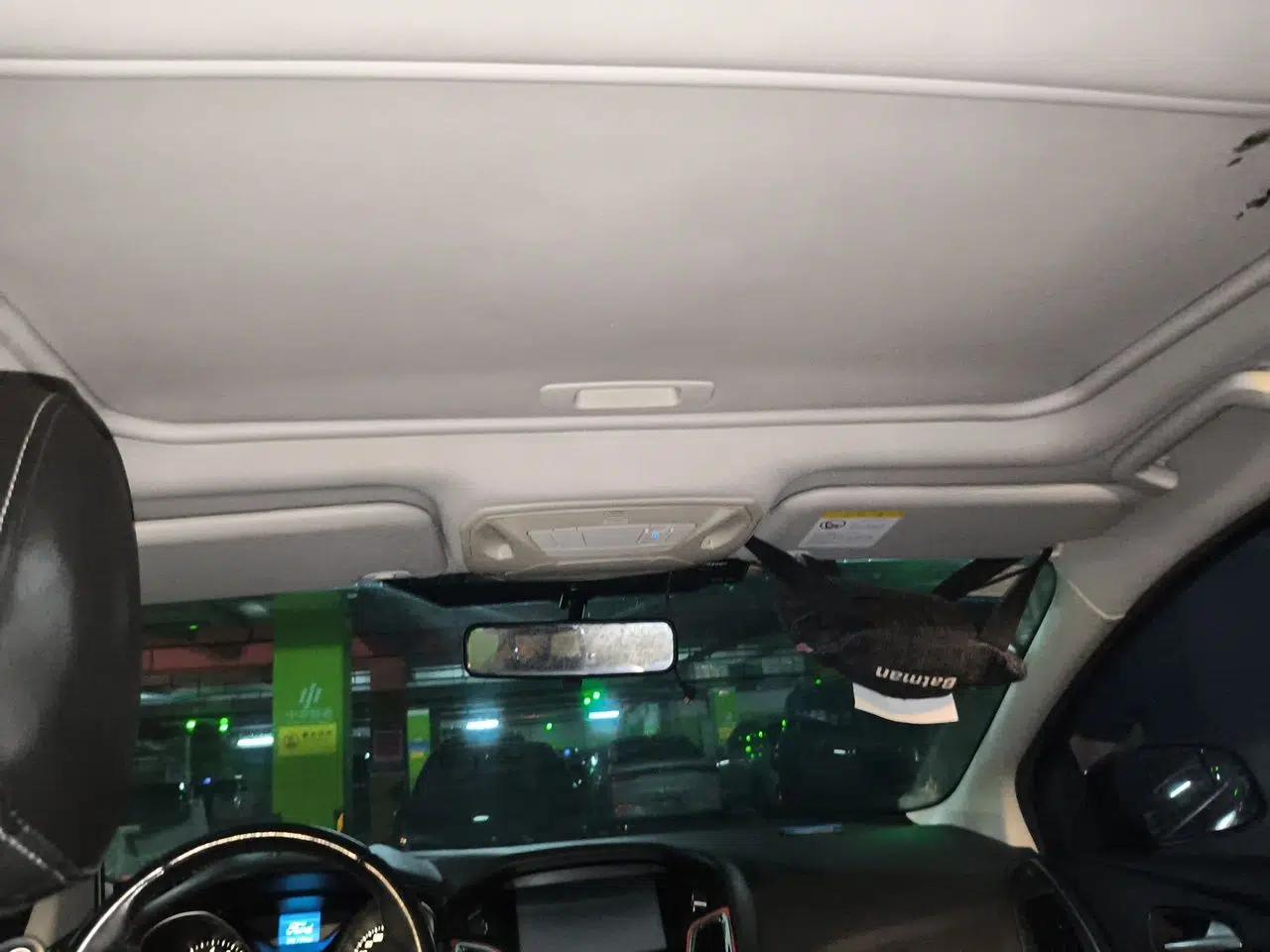 Ford Focus 2012 Hatchback 1.6L Automatic Fashion Edition — миниатюра 18