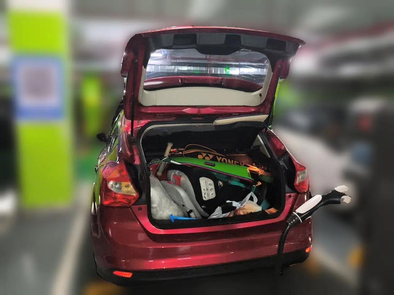 Ford Focus 2012 Hatchback 1.6L Automatic Fashion Edition — миниатюра 19