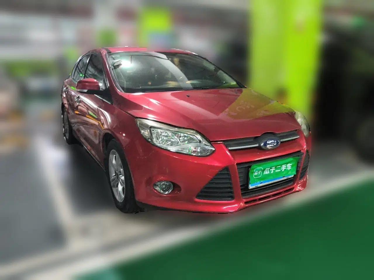 Ford Focus 2012 Hatchback 1.6L Automatic Fashion Edition — миниатюра 3