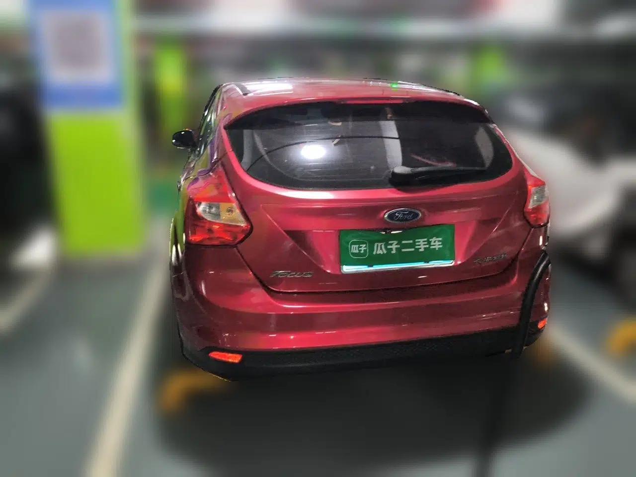 Ford Focus 2012 Hatchback 1.6L Automatic Fashion Edition — миниатюра 5