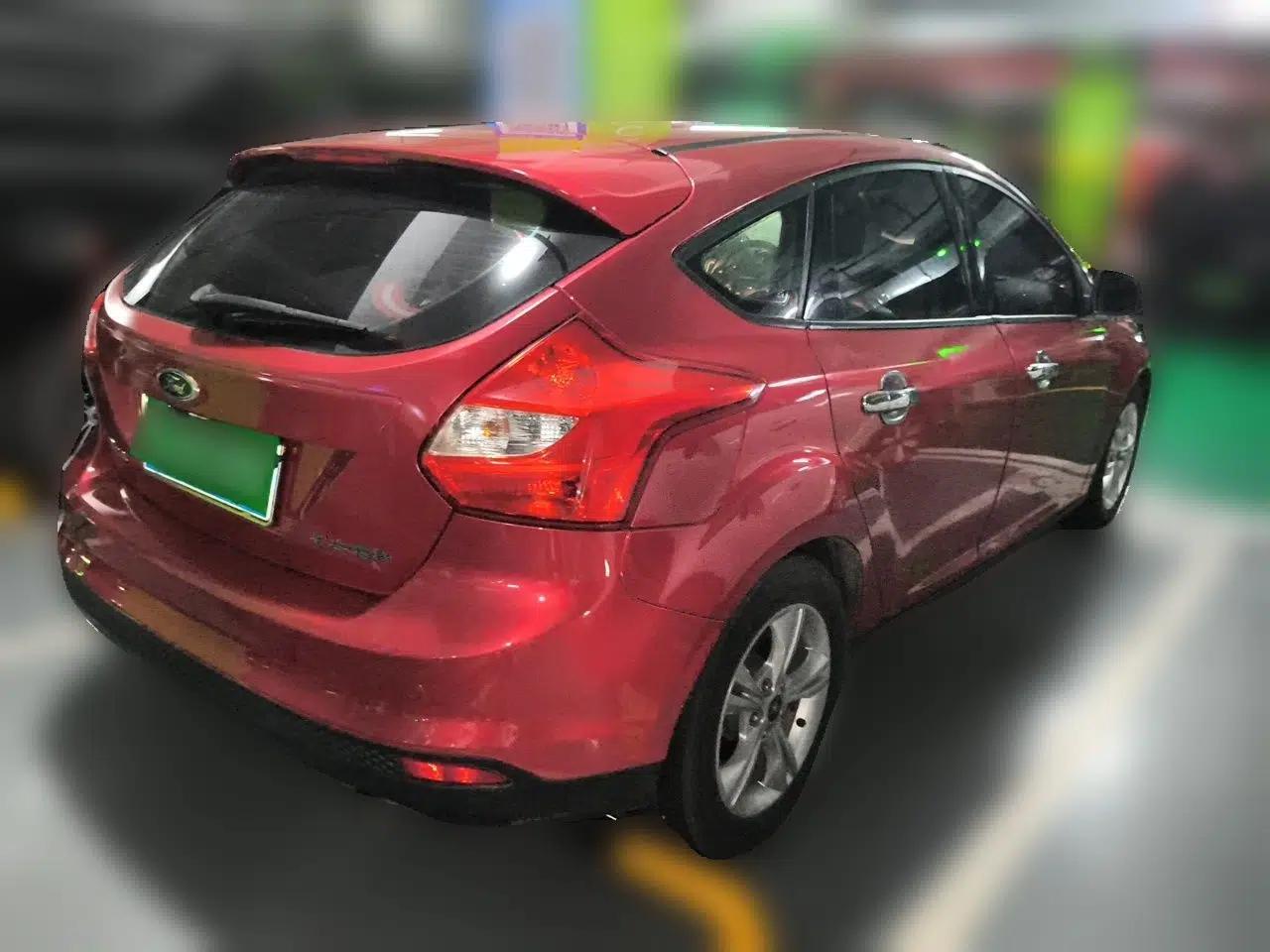 Ford Focus 2012 Hatchback 1.6L Automatic Fashion Edition — миниатюра 6