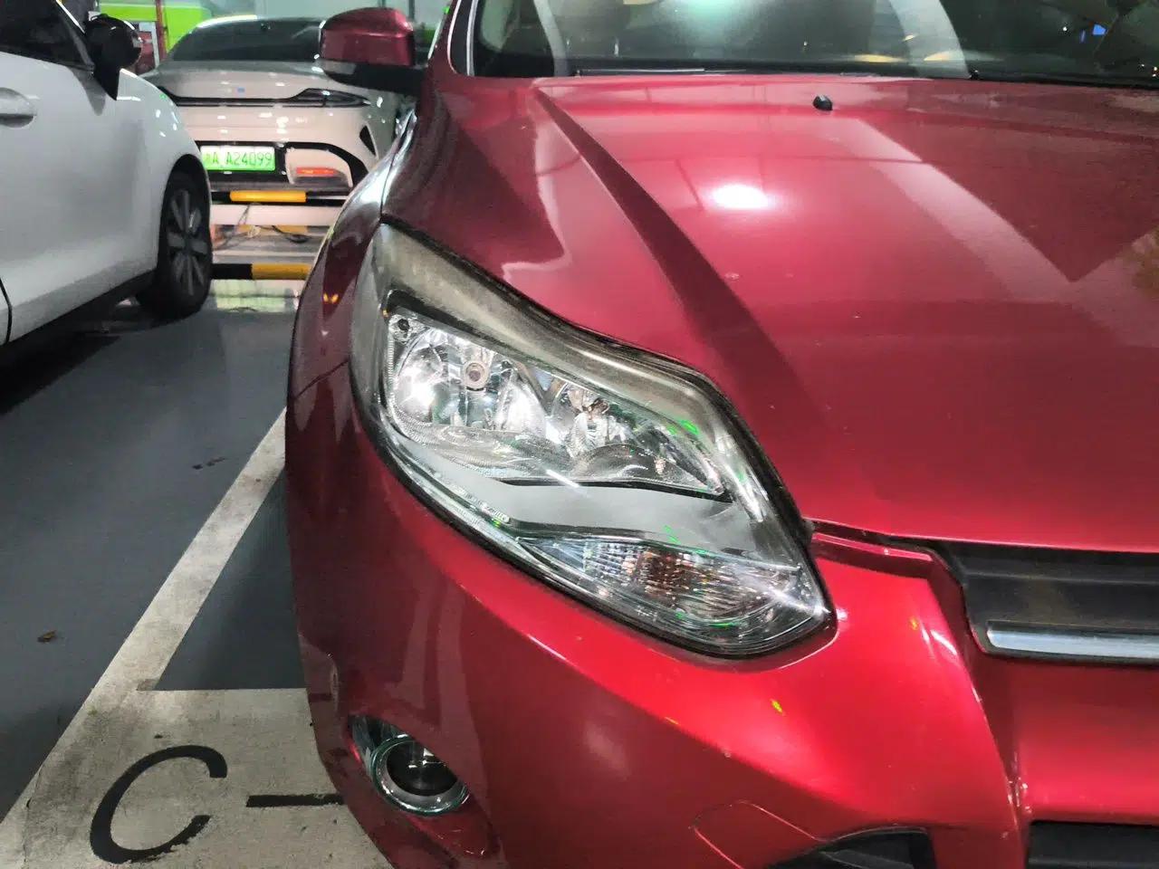 Ford Focus 2012 Hatchback 1.6L Automatic Fashion Edition — миниатюра 7