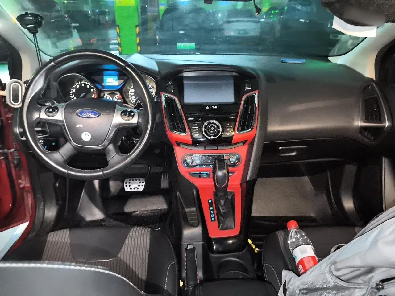 Ford Focus 2012 Hatchback 1.6L Automatic Fashion Edition — миниатюра 9