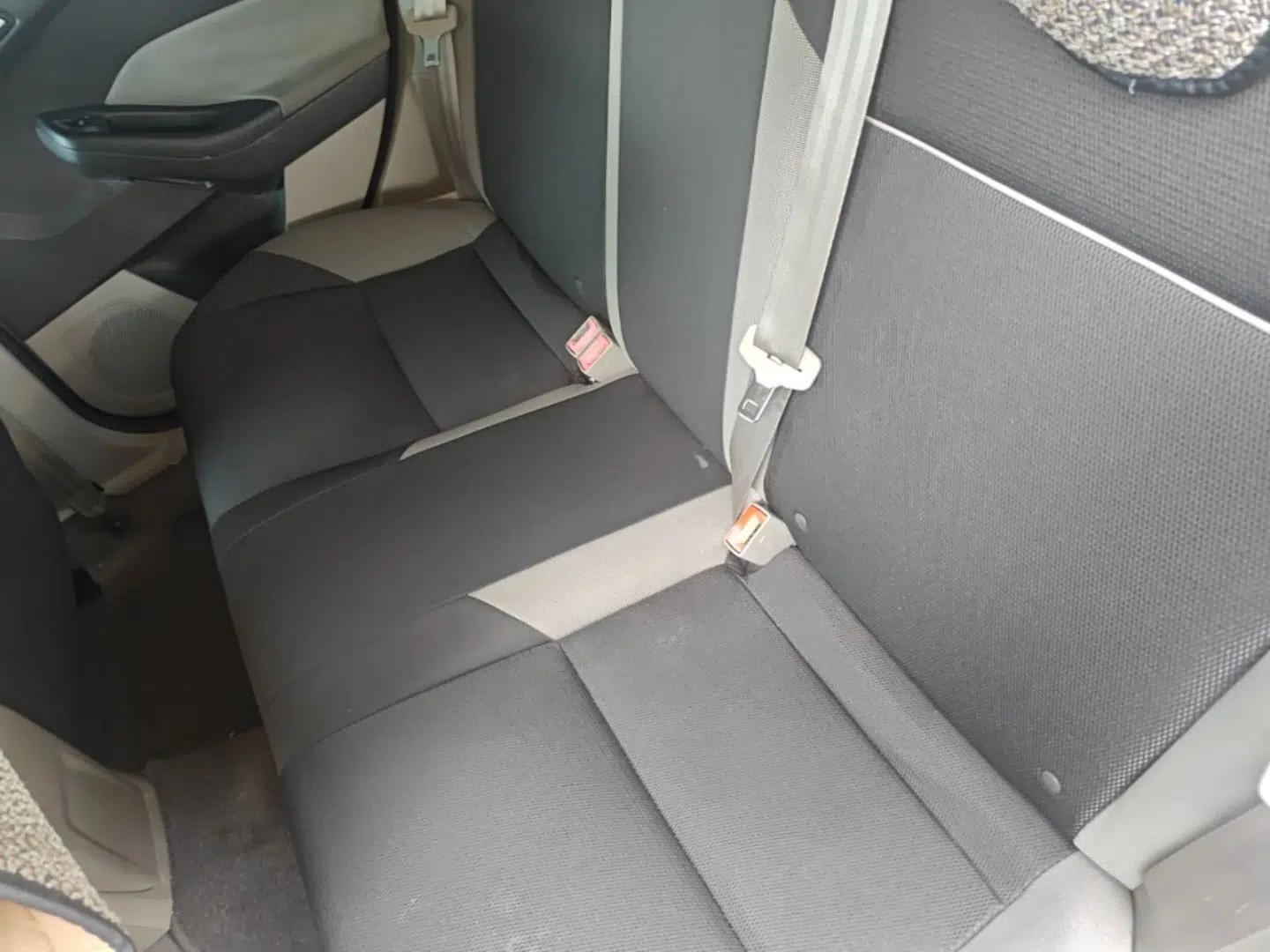 Ford Focus 2012 Sedan 1.6L Manual Comfort Model — миниатюра 20
