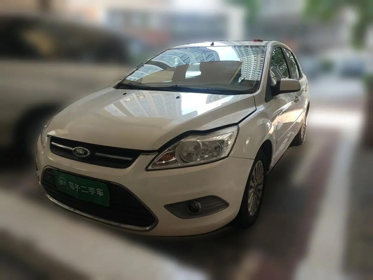 Ford Focus 2013 Sedan Classic 1.8L Automatic Fashion Edition — миниатюра 1