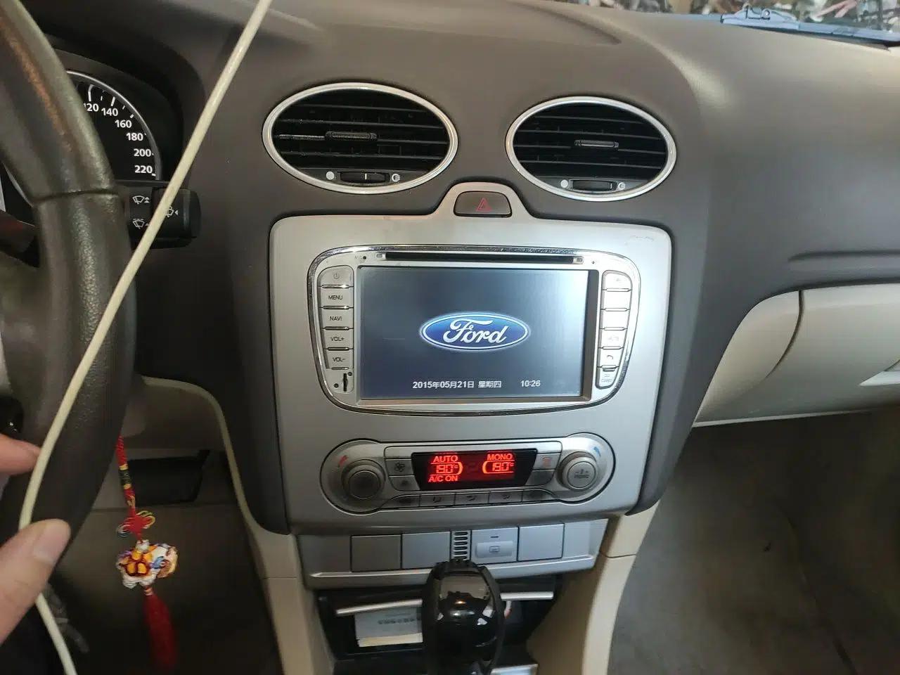 Ford Focus 2013 Sedan Classic 1.8L Automatic Fashion Edition — миниатюра 13