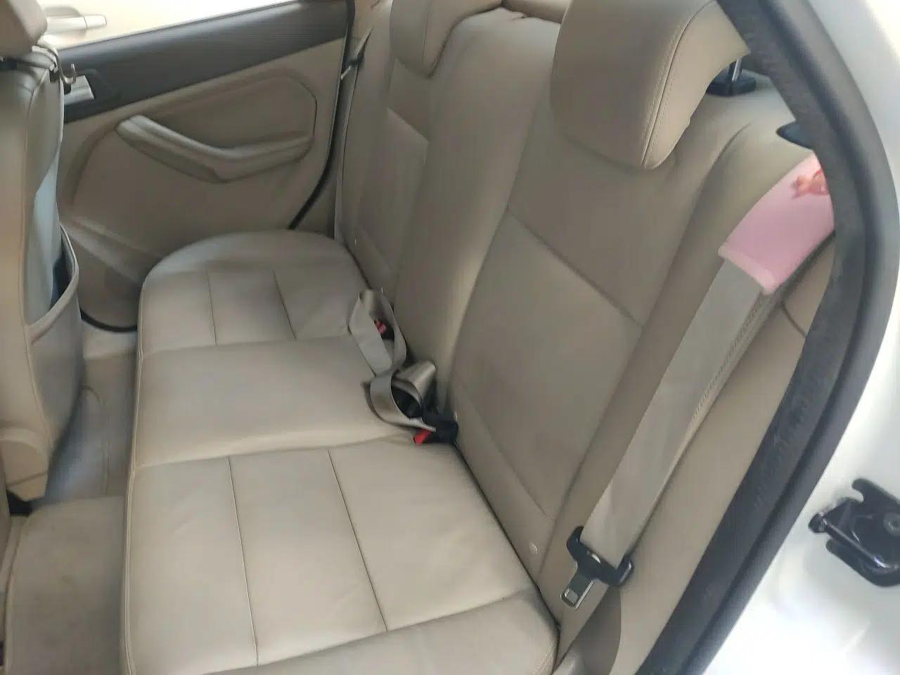 Ford Focus 2013 Sedan Classic 1.8L Automatic Fashion Edition — миниатюра 17