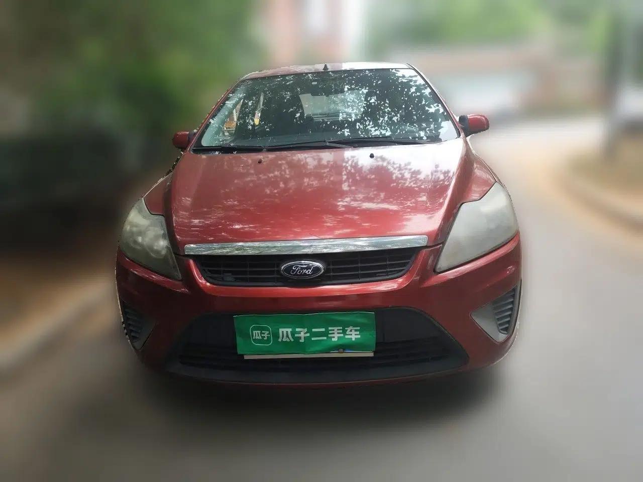 Ford Focus 2012 Hatchback Classic 1.8L Automatic Base Model — миниатюра 2