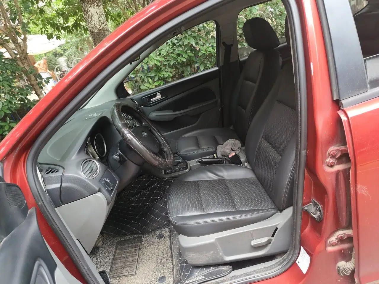 Ford Focus 2012 Hatchback Classic 1.8L Automatic Base Model — миниатюра 15