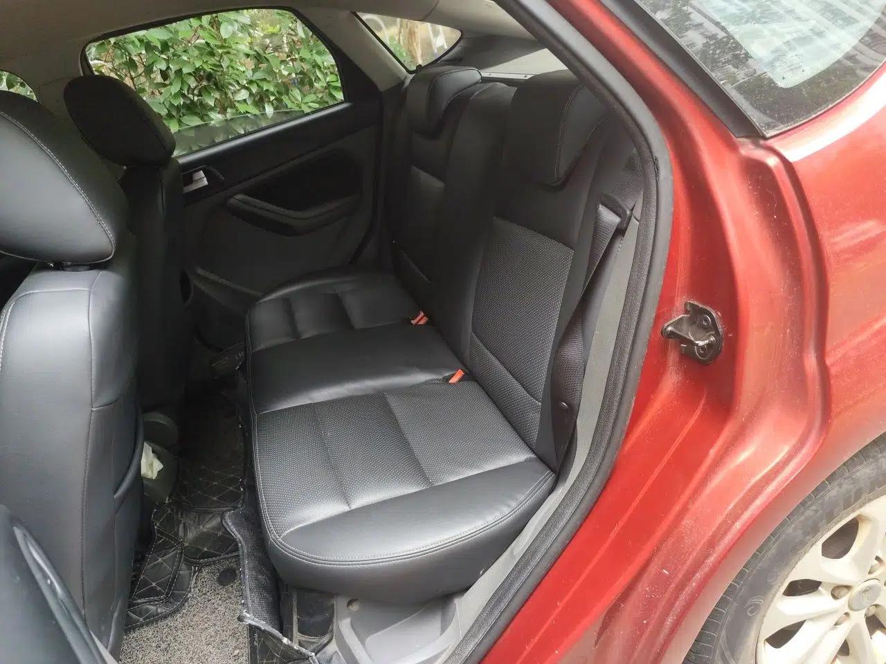 Ford Focus 2012 Hatchback Classic 1.8L Automatic Base Model — миниатюра 17