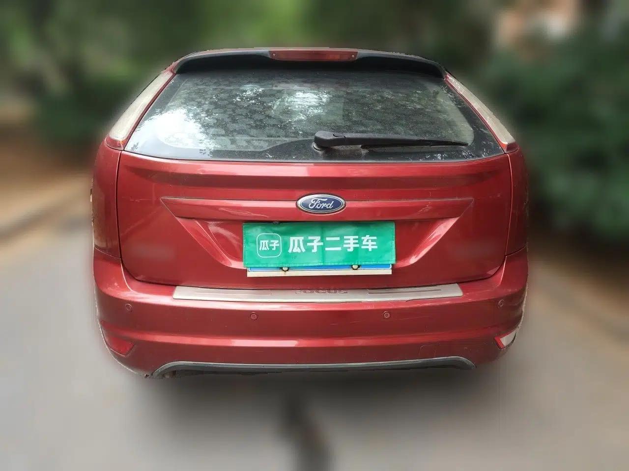 Ford Focus 2012 Hatchback Classic 1.8L Automatic Base Model — миниатюра 5