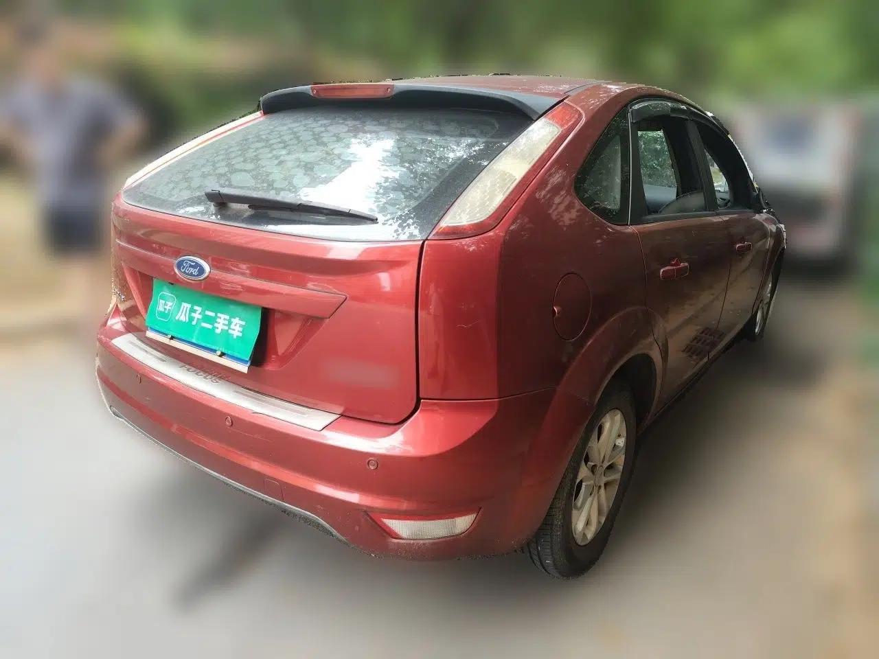 Ford Focus 2012 Hatchback Classic 1.8L Automatic Base Model — миниатюра 6
