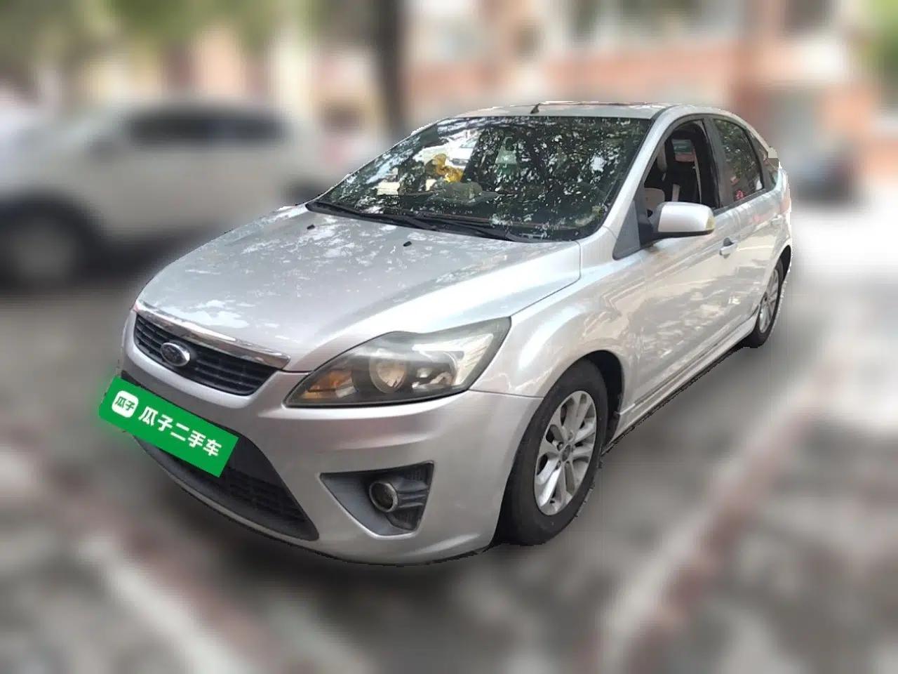 Ford Focus 2011 Hatchback 1.8L Automatic Fashion Edition — миниатюра 1