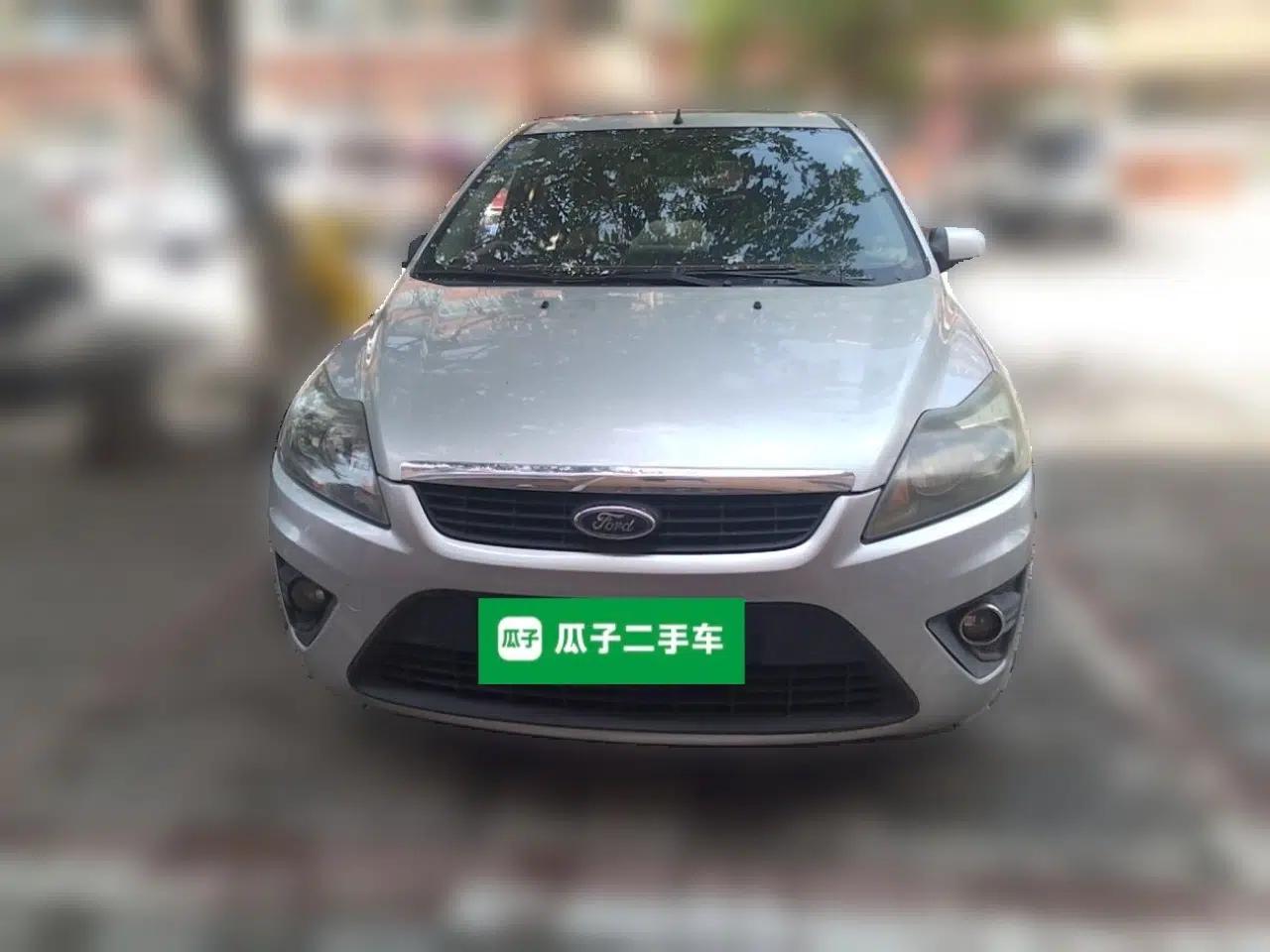 Ford Focus 2011 Hatchback 1.8L Automatic Fashion Edition — миниатюра 2