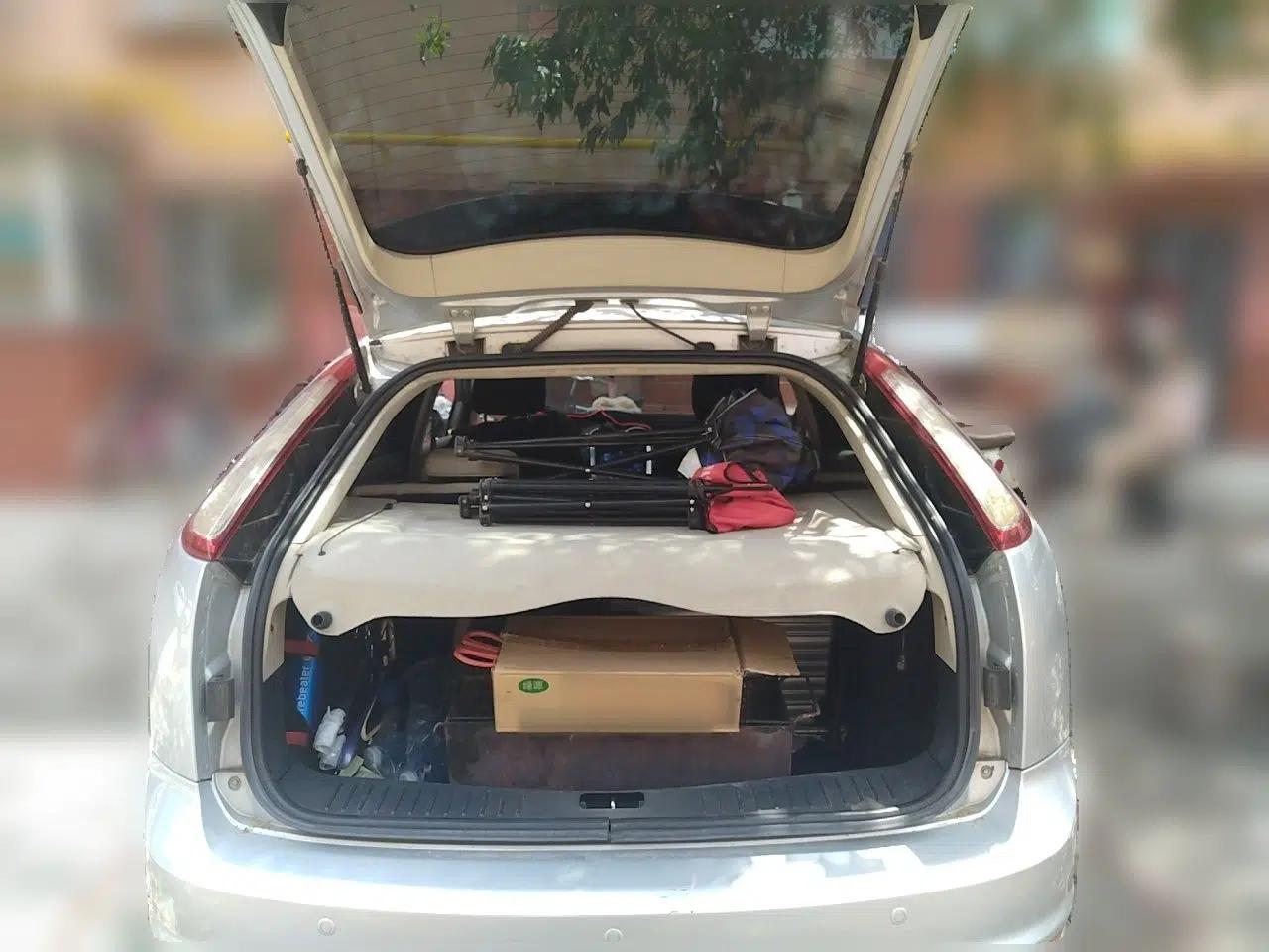 Ford Focus 2011 Hatchback 1.8L Automatic Fashion Edition — миниатюра 19