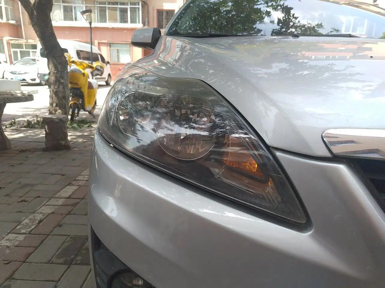 Ford Focus 2011 Hatchback 1.8L Automatic Fashion Edition — миниатюра 7