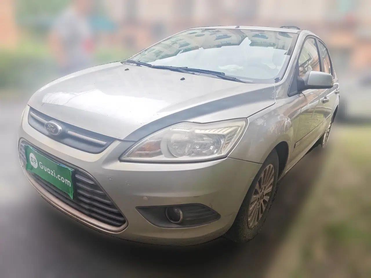 Ford Focus 2013 Sedan Classic 1.8L Manual Fashion Edition — миниатюра 1