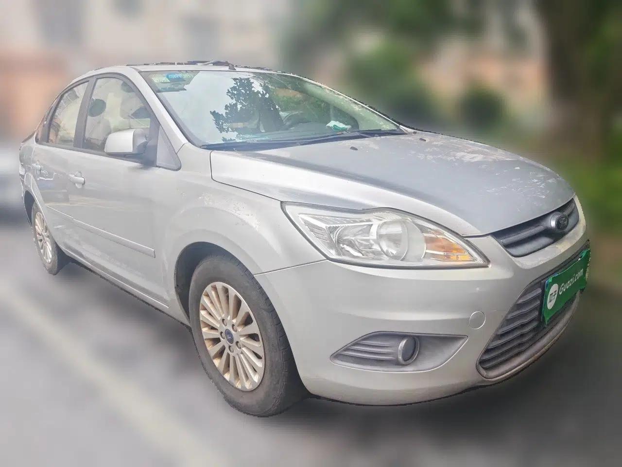Ford Focus 2013 Sedan Classic 1.8L Manual Fashion Edition — миниатюра 3