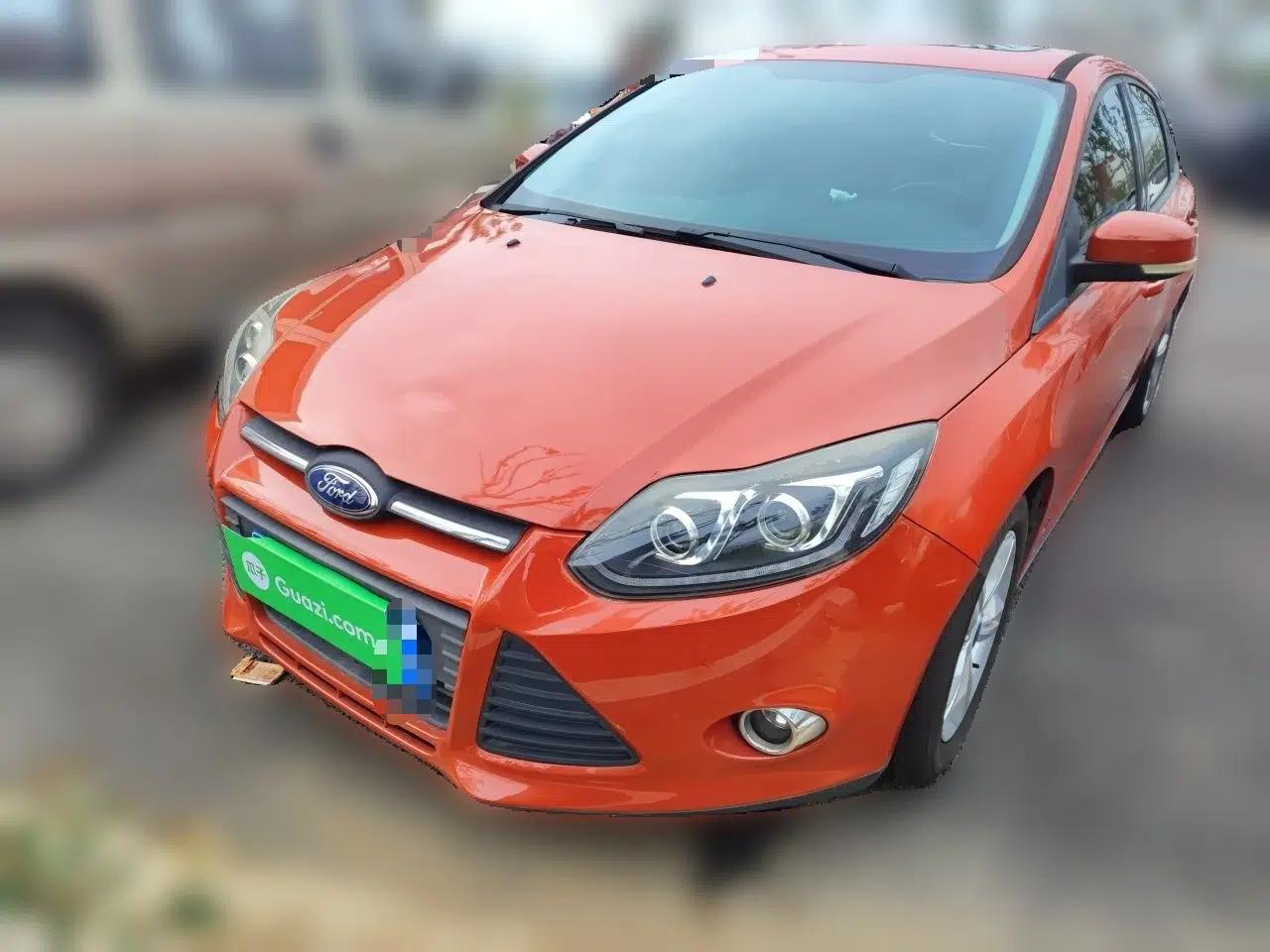 Ford Focus 2012 Hatchback 1.6L Automatic Fashion Edition — миниатюра 1