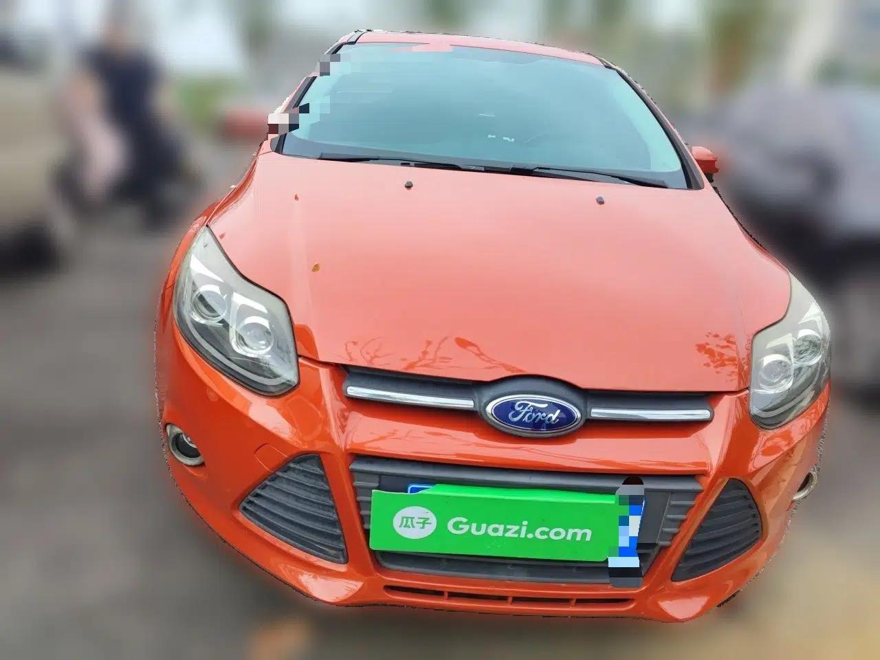 Ford Focus 2012 Hatchback 1.6L Automatic Fashion Edition — миниатюра 2
