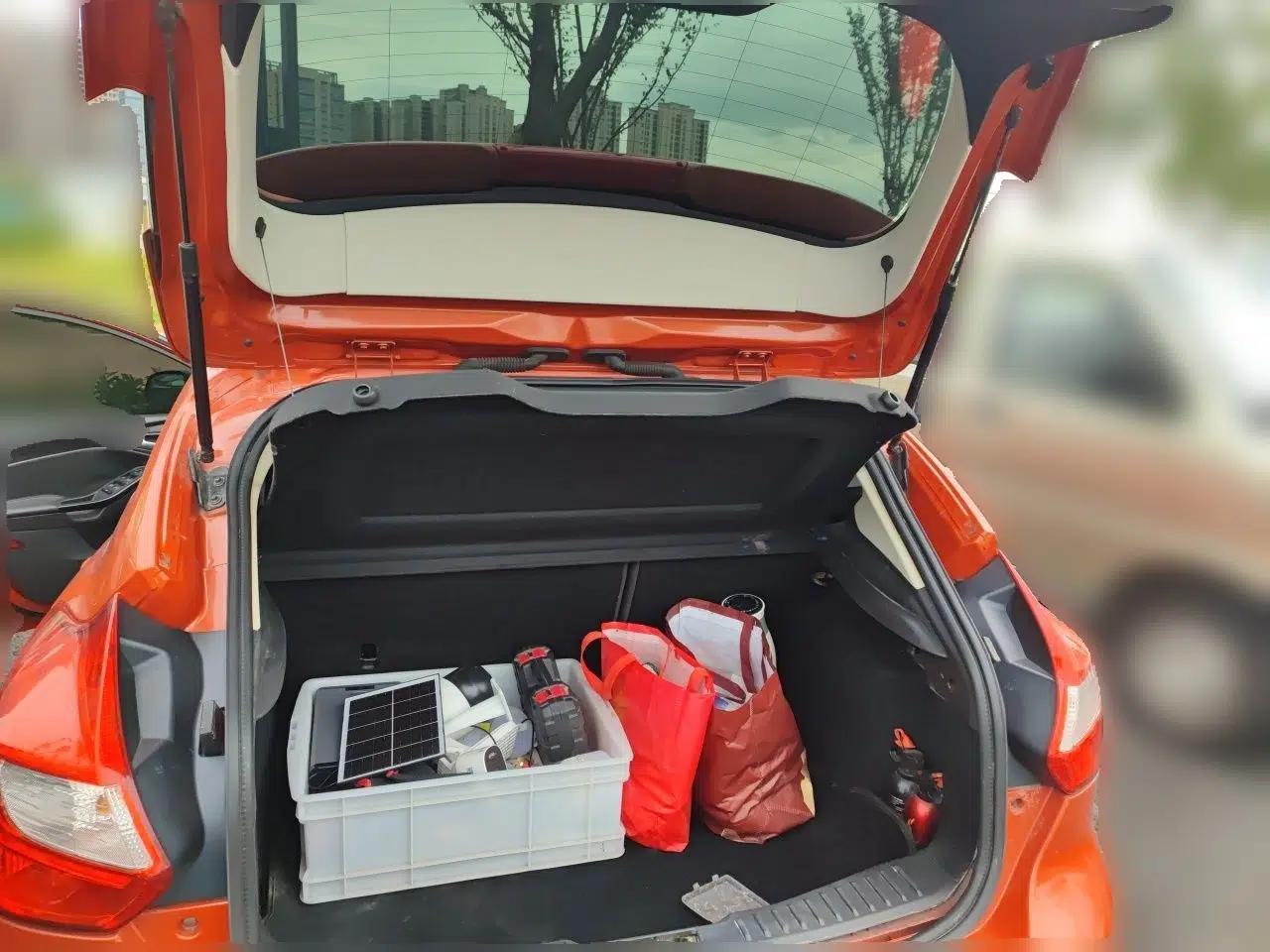 Ford Focus 2012 Hatchback 1.6L Automatic Fashion Edition — миниатюра 19